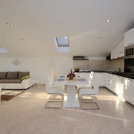 Marinko, No 1 * Ζαντάρ